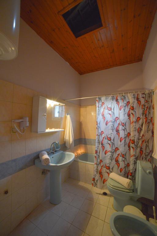 Giannis And Fridas Garden Apartment Sidari  Bilik gambar