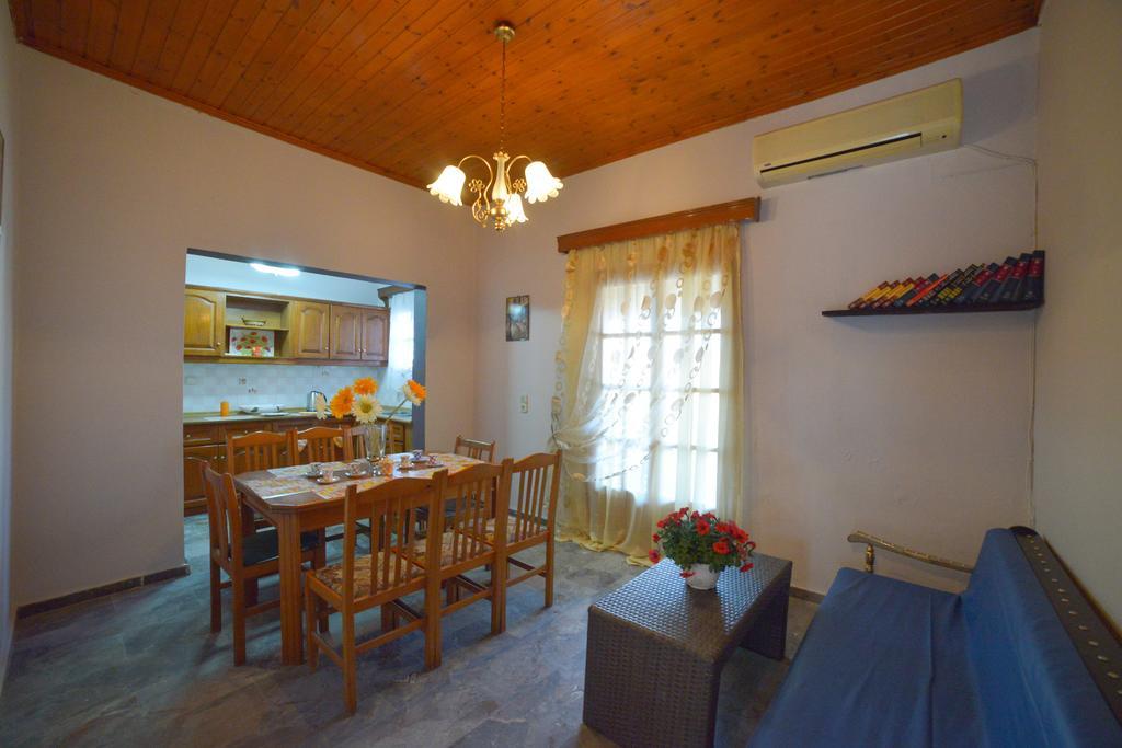 Giannis And Fridas Garden Apartment Sidari  Bilik gambar