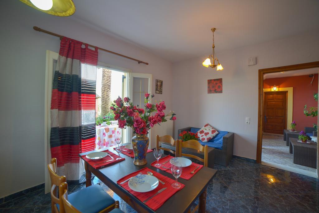 Giannis And Fridas Garden Apartment Sidari  Bilik gambar