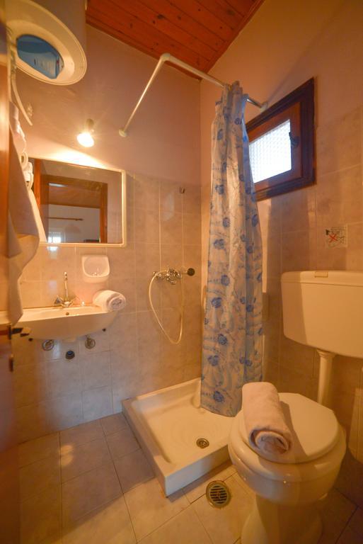 Giannis And Fridas Garden Apartment Sidari  Bilik gambar